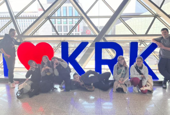 8 stagiaires Erasmus / aéroport de Cracovie