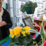 De nouveaux métiers : vente en fleuristerie. (c) Apprentis d'Auteuil